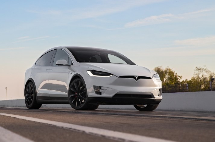 як температура впливає на пробіг tesla влітку